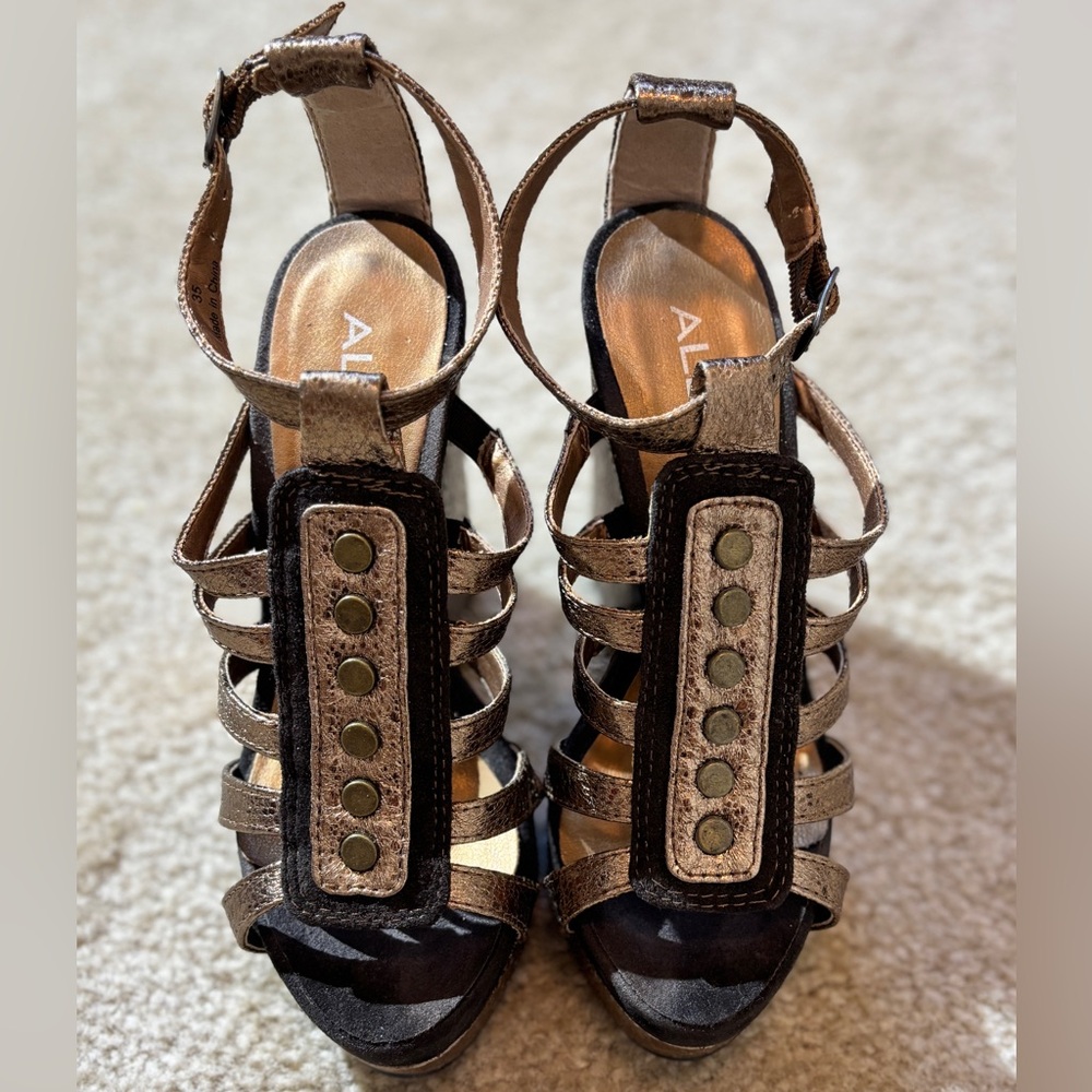 LDO Gold Metallic Wedge Heels Gladiator Straps